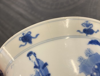 Twee Chinese blauw-witte klapmuts kommen, Kangxi